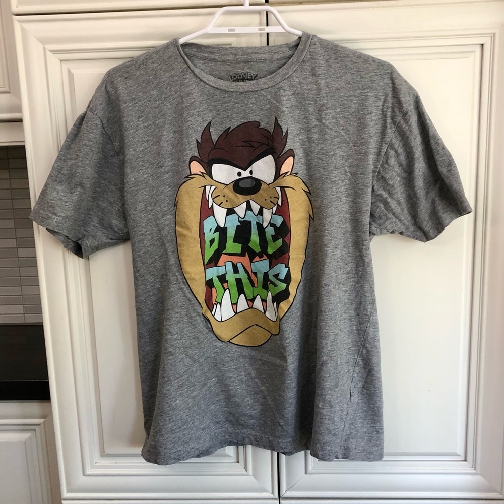 Looney Tunes “Bite This” graphic Men’s t-shirt